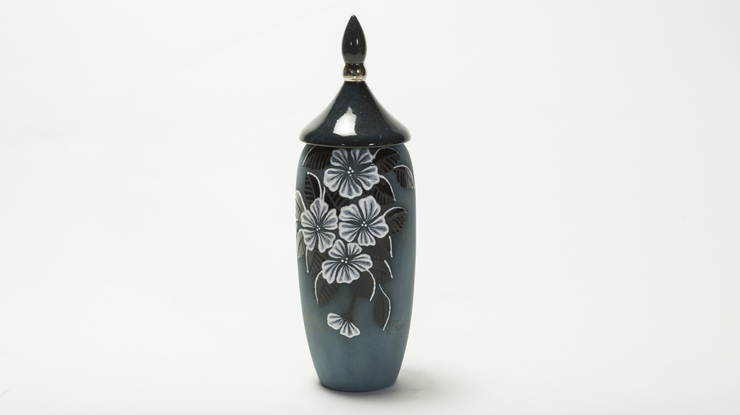 https://www.maycocolors.com/wp-content/uploads/2021/08/MB910_matte-and-gloss-floral-vase-with-lid-scaled.jpg