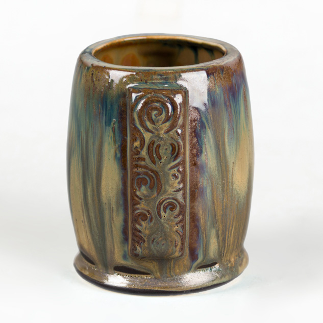 SW-108 Green Tea over SW-127 Olivine on EG-006 Sparkle Black Engobe