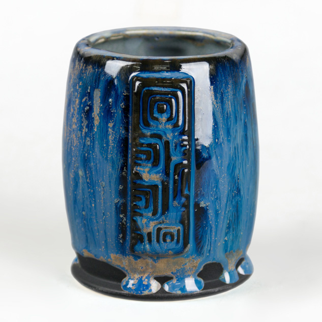 SW-216 Micro Jade over SW-116 Robin’s Egg on EG-005 Black Engobe